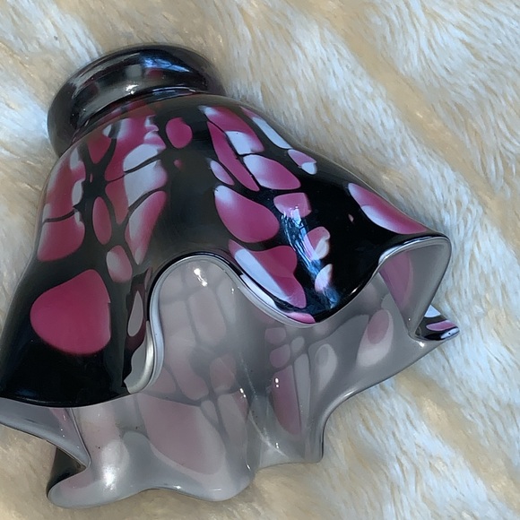 Vintage unique pink black scalloped glass bowl vase decor - Picture 8 of 9